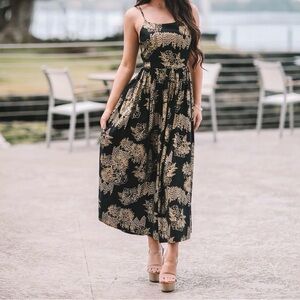 Dress Kalae in black and gold - Ka Ua Moaniani Lehua O Puna
